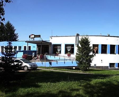Hotel Rozvoj Клатови Экстерьер фото